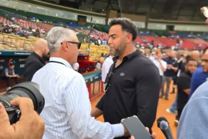 Manfred visita Quisqueya: MLB evalúa juegos oficiales en República Dominicana 15 Manfred visita Quisqueya: MLB evalúa juegos oficiales en República Dominicana