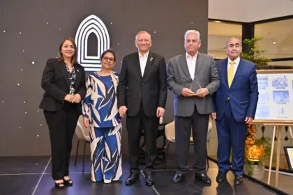 Banreservas honra a Winston Llenas "Chilote" en aniversario de las Águilas Cibaeñas