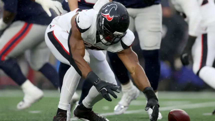 Texans blindan su defensa: Hunter firma extensión millonaria
