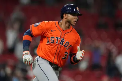 Jeremy Peña: Fractura en el dedo lo saca del Clásico Mundial y pone en duda el inicio de MLB