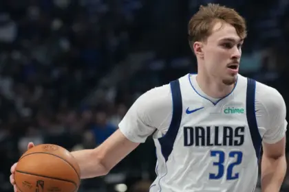 Flagg Regresa con 18 Puntos en Derrota de Mavericks ante Magic