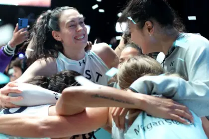 Stewart y Mist conquistan el título Unrivaled: Plum anota 40, pero no basta