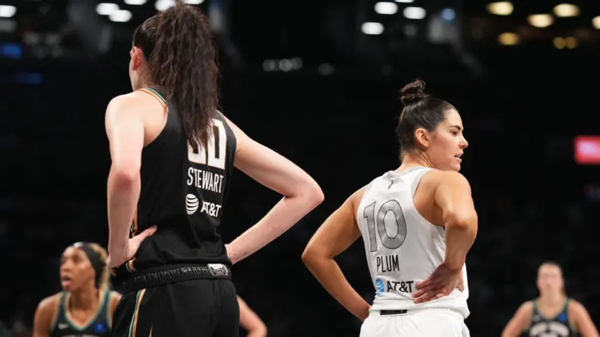 Plum y Stewart Cuestionan Manejo de Negociaciones CBA en la WNBA