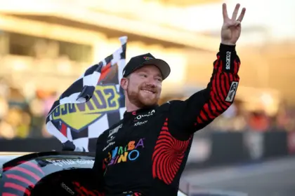 Reddick hace historia en NASCAR: Tres victorias seguidas, Jordan celebra