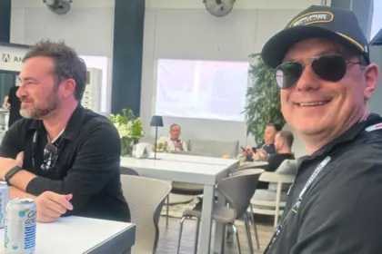 Gabehart debuta con Spire en IndyCar: Litigio con JGR en NASCAR.