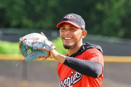 Erik González reemplaza a Peña en el roster dominicano para el Clásico Mundial