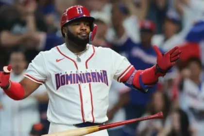 RD arrasa con 4 HRs y gana por KO en el Clásico Mundial de Béisbol