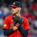 Wentz de Bravos Sale Lesionado Tras Accidente en 1ra Base: Evaluación Pendiente