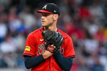 Wentz de Bravos Sale Lesionado Tras Accidente en 1ra Base: Evaluación Pendiente