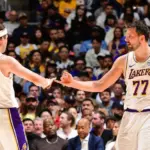 Lakers vencen a Knicks sin LeBron: Doncic y Reaves brillan