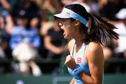 Raducanu arrasa en Indian Wells: Victoria contundente y avanza a la siguiente ronda