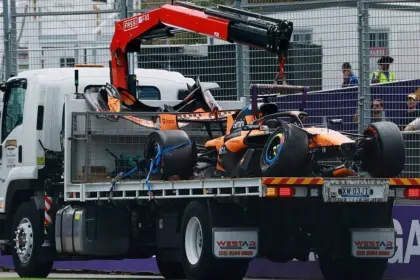 Piastri, Fuera de Carrera en GP Australia: Choque Antes de Empezar