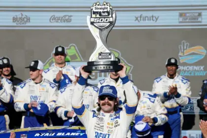 Blaney Frena a Reddick y Completa Barrida de Team Penske en Phoenix