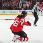 Hughes explota con hat-trick: Devils vencen a Rangers 6-3, Hischier clave