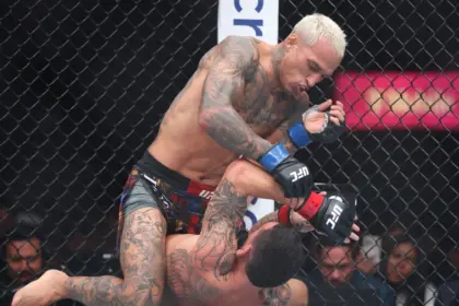 Oliveira Domina a Holloway: Exhibición de Grappling en UFC 326