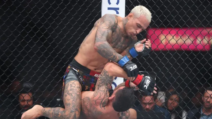 Oliveira Domina a Holloway: Exhibición de Grappling en UFC 326