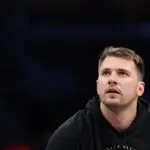 Doncic Multado: NBA Sanciona a Estrella por Gesto a Árbitro con 50.000 Dólares