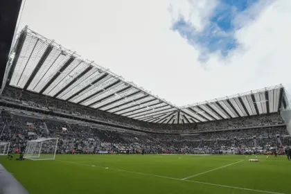 Aficionado culé viaja 500 km por error: ¡Acaba en el estadio equivocado!