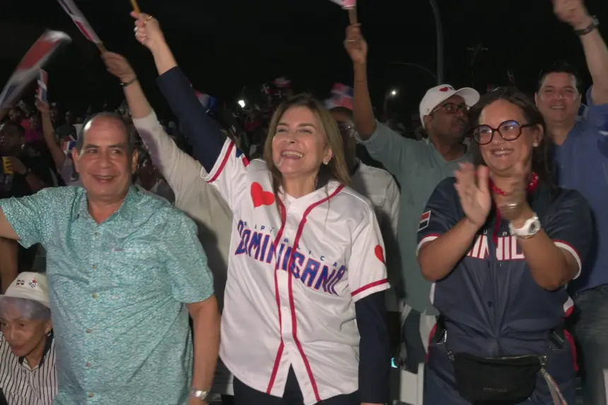 Mejía Agradece Multitud en Parque Santo Domingo por RD vs. Venezuela en Clásico