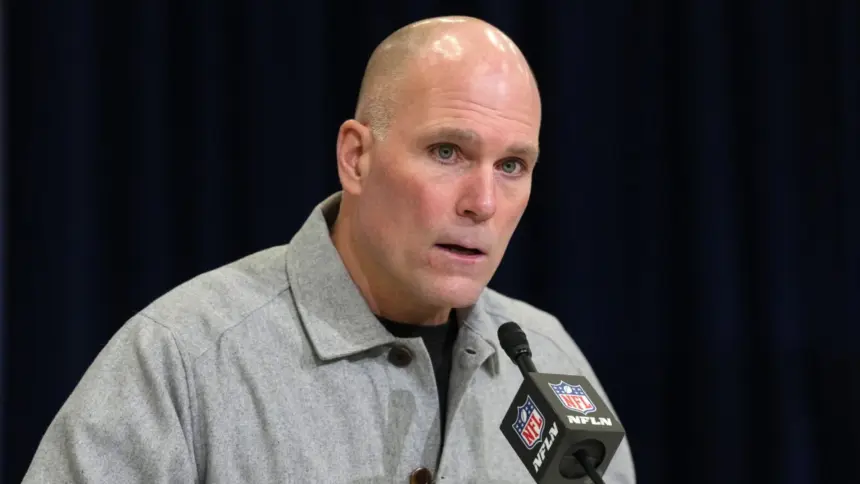 Ravens: DeCosta lamenta caída del acuerdo por Crosby, Hendrickson llega