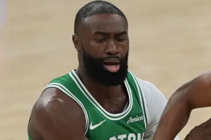 Jaylen Brown, expulsado: Críticas y reacción tras derrota de Celtics ante Spurs