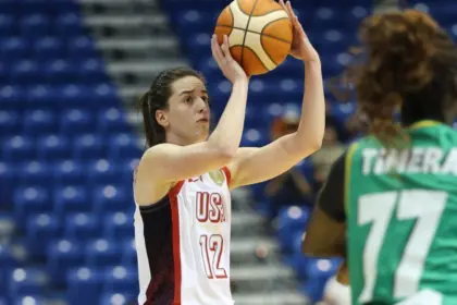 Debut de Caitlin Clark: Triunfo y Análisis del USA Basketball
