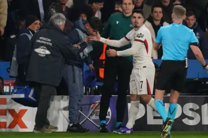 Neto, del Chelsea, Acusado por UEFA: Empujón a Recogebolas en Champions