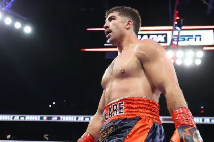 Torrez Jr. vs. Sánchez Cancelado: Eliminatoria IBF en Suspenso por Lesión 18 Torrez Jr. vs. Sánchez Cancelado: Eliminatoria IBF en Suspenso por Lesión