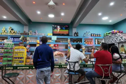 Dominicana vs. Corea: Fanáticos capitalinos vibran con el Clásico Mundial