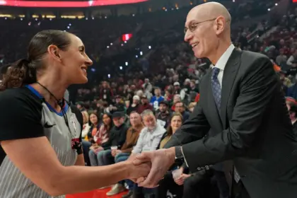 Silver celebra renovación del Moda Center en Portland tras aprobación estatal