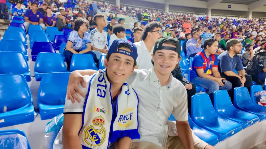 Noche de Leyendas: Fanáticos y Futuras Estrellas Vibran en el Olímpico