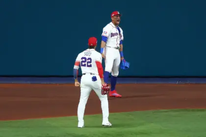 Julio Rodríguez: ¡Robo de Jonrón Épico vs. EE.UU. en el Clásico Mundial!