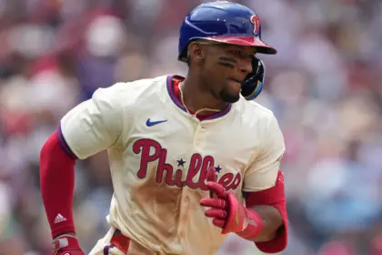 Johan Rojas Suspendido 80 Juegos por Dopaje: MLB Sanciona al Jardinero