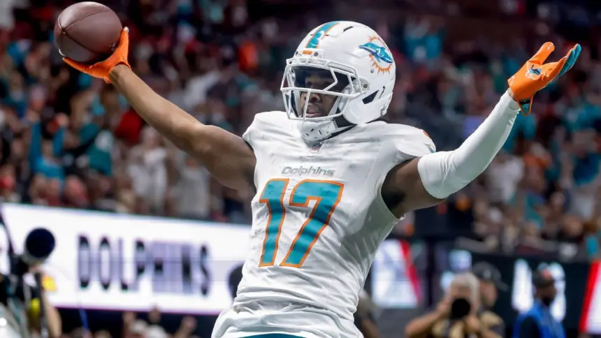 Broncos sorprenden: ¡Jaylen Waddle llega a Denver desde los Dolphins!