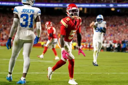 Eagles Fichan a Hollywood Brown: Refuerzo de Velocidad para la Ofensiva