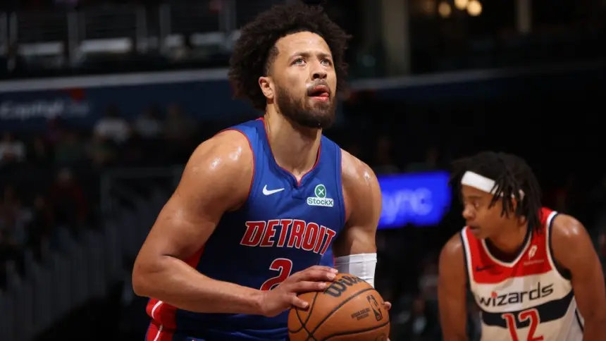 Cade Cunningham (Pistons) Abandona Partido por Espasmos en la Espalda