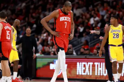 KD asume responsabilidad: Lakers frenan a Rockets con defensa