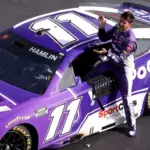 Hamlin Resurge en Las Vegas: Victoria Épica Tras Penalización y Duelo Personal