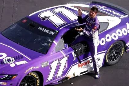 Hamlin Resurge en Las Vegas: Victoria Épica Tras Penalización y Duelo Personal