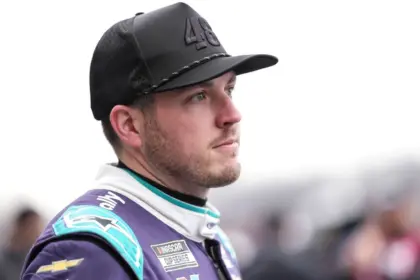 Bowman se Pierde Tres Carreras Más por Vértigo: NASCAR Preocupada