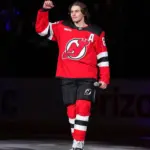 Hughes exige su disco de oro olímpico a Salón de la Fama del Hockey