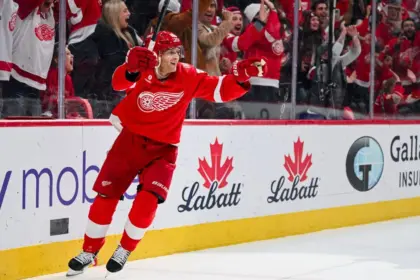 Kane asciende: Cuarto goleador histórico USA en la NHL con los Red Wings