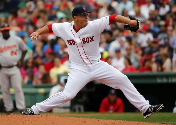 Águilas Cibaeñas Refuerzan Bullpen: Aro y Almengó Fortalecen Pitcheo