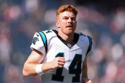 Eagles Adquieren a Andy Dalton: Refuerzo de QB para Filadelfia