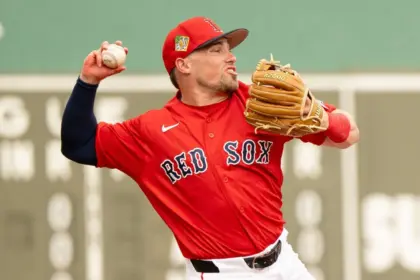 Durbin Gana Tercera Base en Red Sox; Mayer Podría Ir a la Segunda