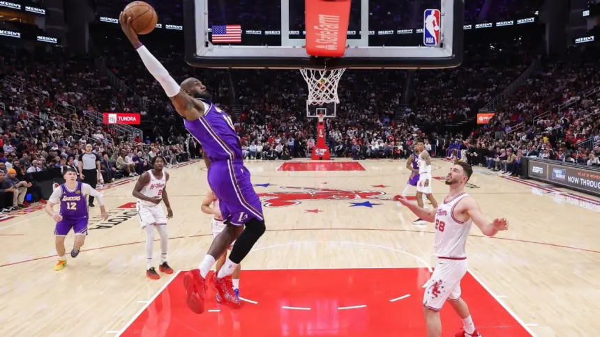 LeBron James: 6 DUNKs Lideran a Lakers a 7ma Victoria, Récord NBA