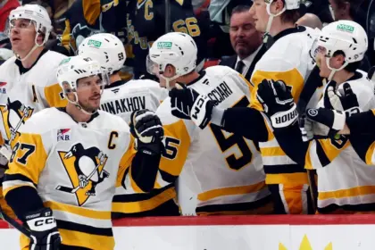 Crosby Regresa con Gol y Asistencia: Penguins Caen ante Hurricanes en OT