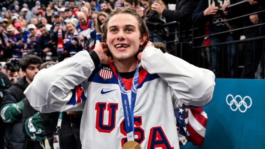 HOF No Cederá Puck de Oro a Jack Hughes: Debate Sobre Pertenencia