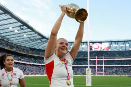 Zoe Stratford, capitana de Inglaterra, anuncia embarazo y se perderá el Six Nations