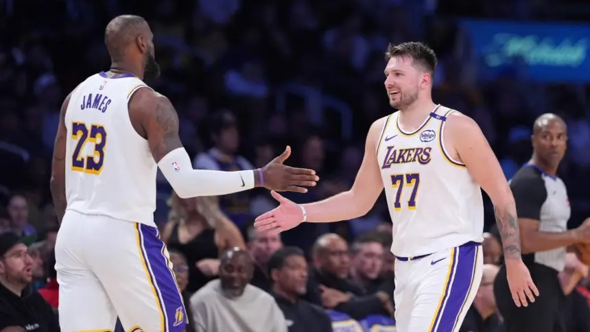LeBron James Iguala Récord y Doncic Anota 60 Puntos: NBA en Éxtasis